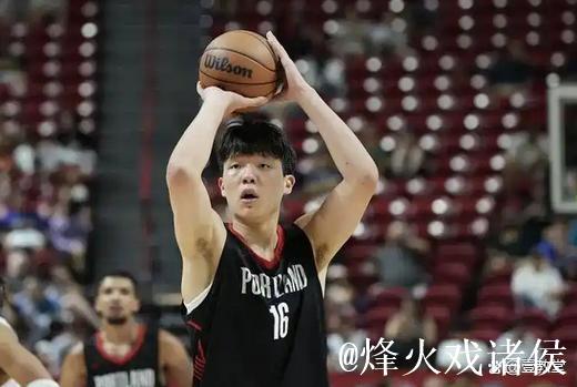 填满数据栏!格兰姆斯全场9投3中,得到10分9篮板4助1断1帽 填满数据栏!格兰姆斯全场9投3中,得到10分9篮板4助1断1帽